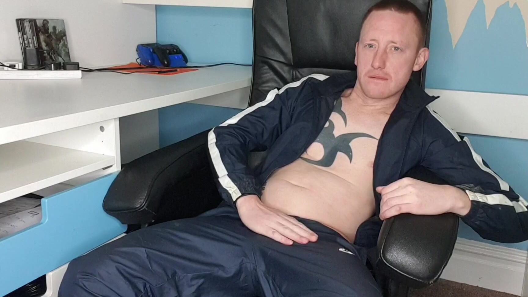 Tomtompics Another Video In Shiny Nike Trackies Skip The First Secs If You Re Not A Smoking Fan