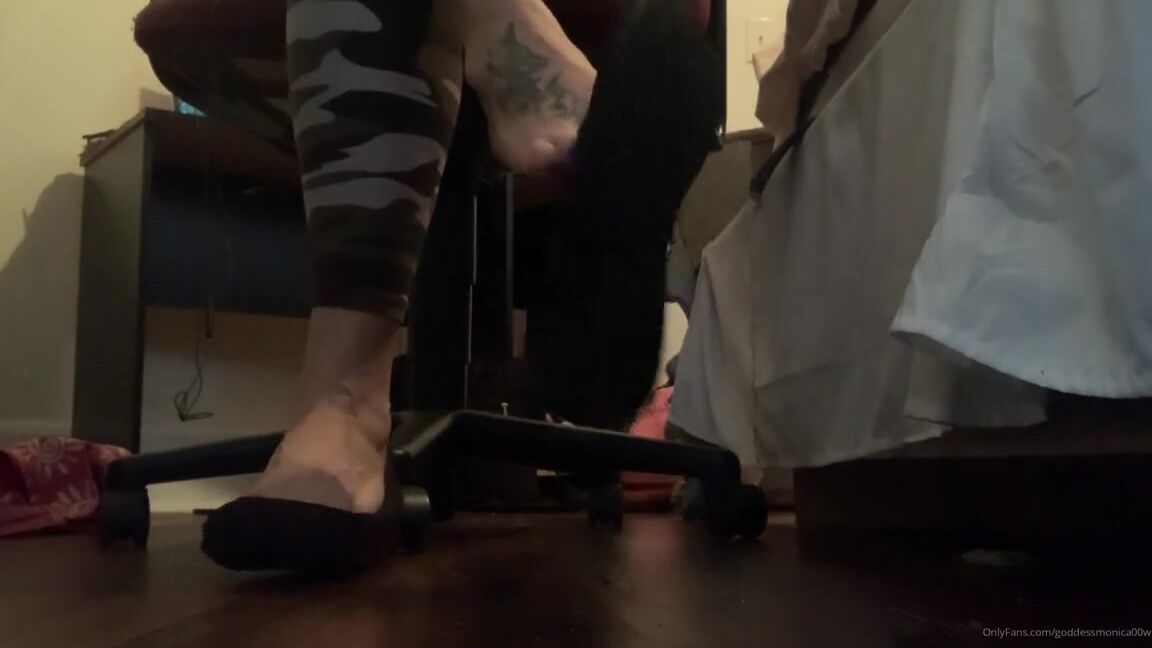 Goddessmonica00W Onlyfans Flat Dangle Per Your Requestp