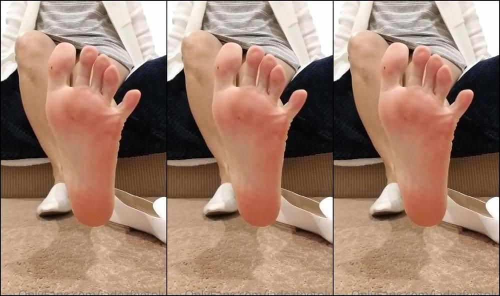 Jadezfeetplus 2275828644 11 16 2021 White Shoes No Socks Equal Smelly Feet For You To Lick And Worship