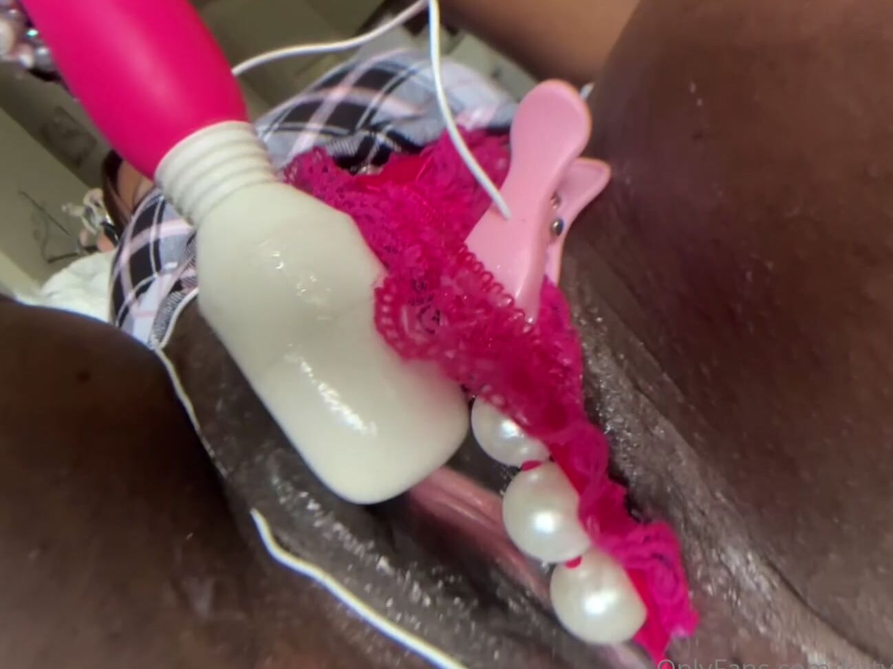 Kitty Lick The Pearlsss