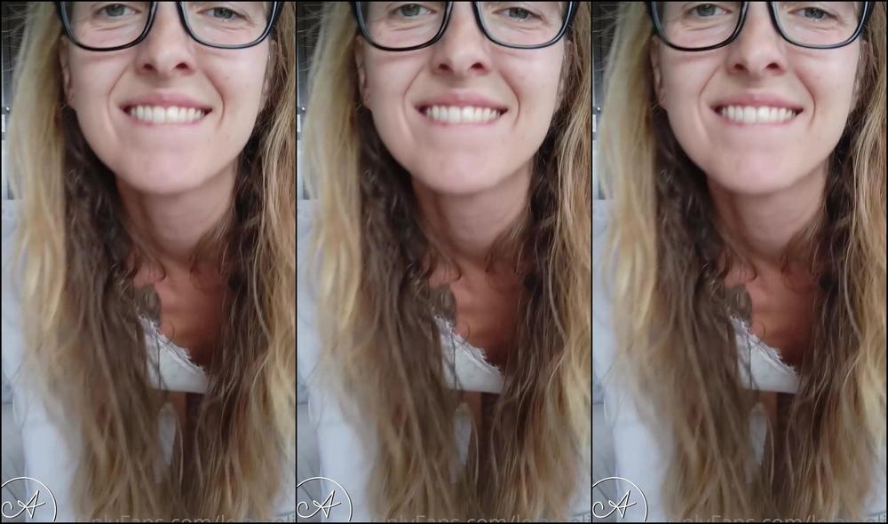 Leiamelie I Love To Tease You And Take Off My