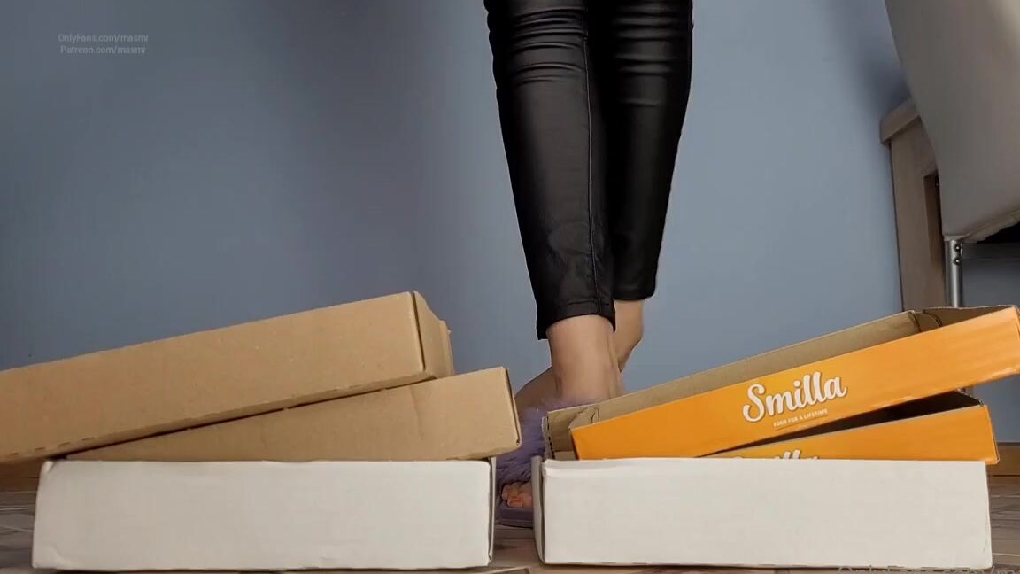 Masmr Onlyfans 7July Cartoon Boxes Crushing One Slipper And One Foot Bare Posing Teasing And No Talking