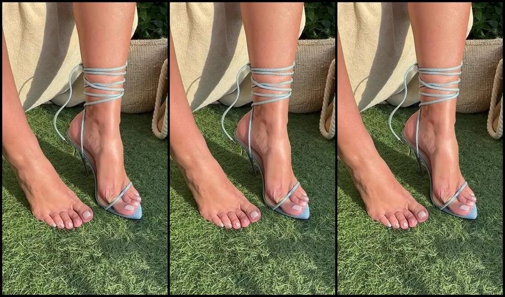 Missrose Heels Onlyfans Putting On My New Heels While Im Ignoring Your Pathetic Ass