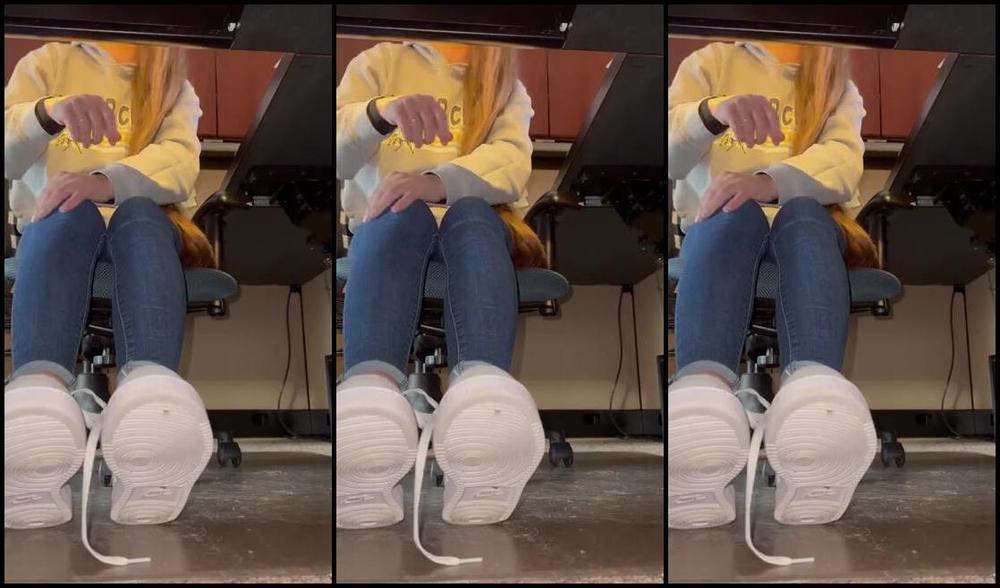 Soldmysolesforink Nicknamed Soldmysolesforink 01 18 2024 Onlyfans Video A Lil Sockless Office Check Anyone How Badly Would You Love To Be My It Fixing