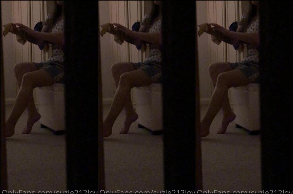 Suzie Love Hands Up If You Are A Naughty Voyeur And Love Spying On Me