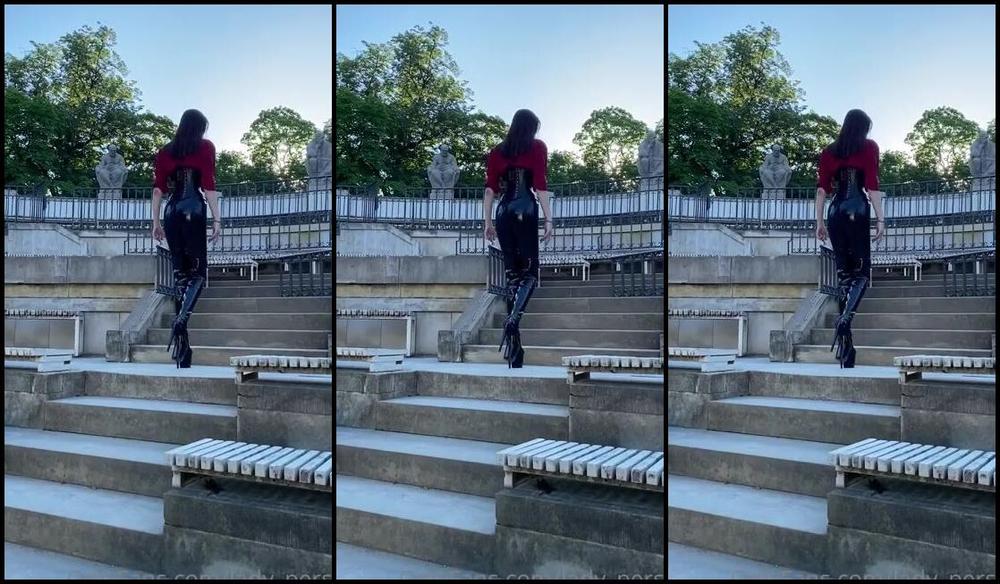 Lady Perse Onlyfans Latex In Public