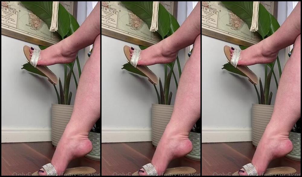 Caroline Aka Feetsiecakes Onlyfans Flat Sandal Shoe Play 1