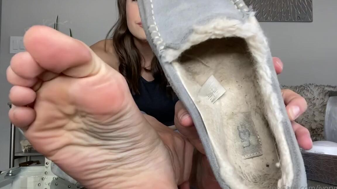 Ivorysoles Onlyfans 12 17 2021 My Slippers Are Sweaty Smelly And Ready To Make You Cump