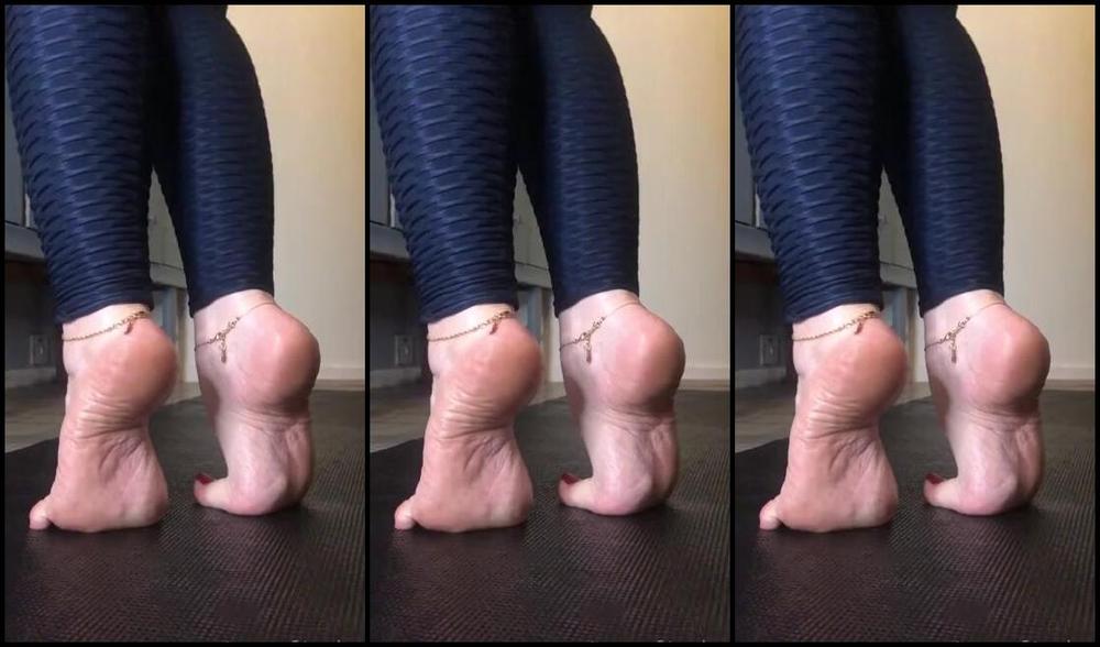 Joeyofarches Nicknamed Joeyofarches Onlyfans Just Showing Off My Meaty Tiny Super High Arched Deep Wrinkled Pink Feet Do You Like How They