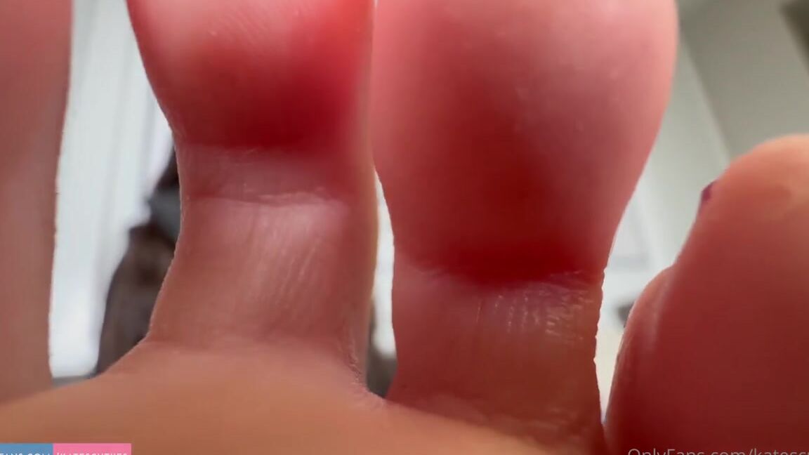 Goddess Kate Aka Katescutiies Onlyfans I Found A Tiny Creeping Around In My Uggs