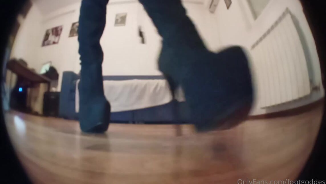 Footgoddessmia Onlyfans I Know You Want Me To Crush You With These Bootsp
