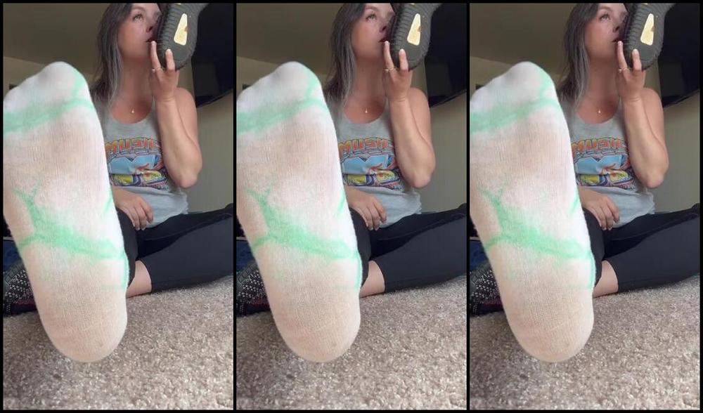 Adventuretoeskat Nicknamed Missadventuretoeskat Onlyfans Extra Sweaty Extra Stinky Today