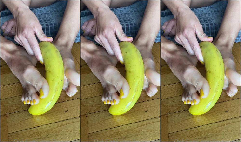 Froggeefeetvip Playing With Banana And My Yelow Toes