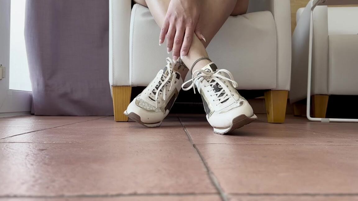 Mrs Larry Onlyfans Wie Gerne Wrdest Du Nach So Einem Tag Vor Mir Knien Und Riechen How Much Would You Like To Knee