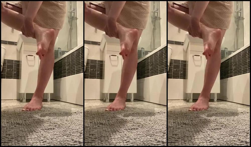 Feetqueenkaty Onlyfans Wait You Have A Spy Cam In My Bathroom