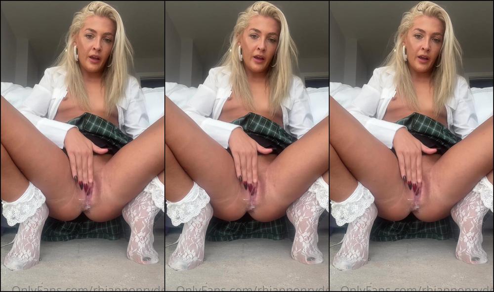 Rhiannonryder I Love How It Feels When I Make My Self Squirt By Just Rubbing My Clit