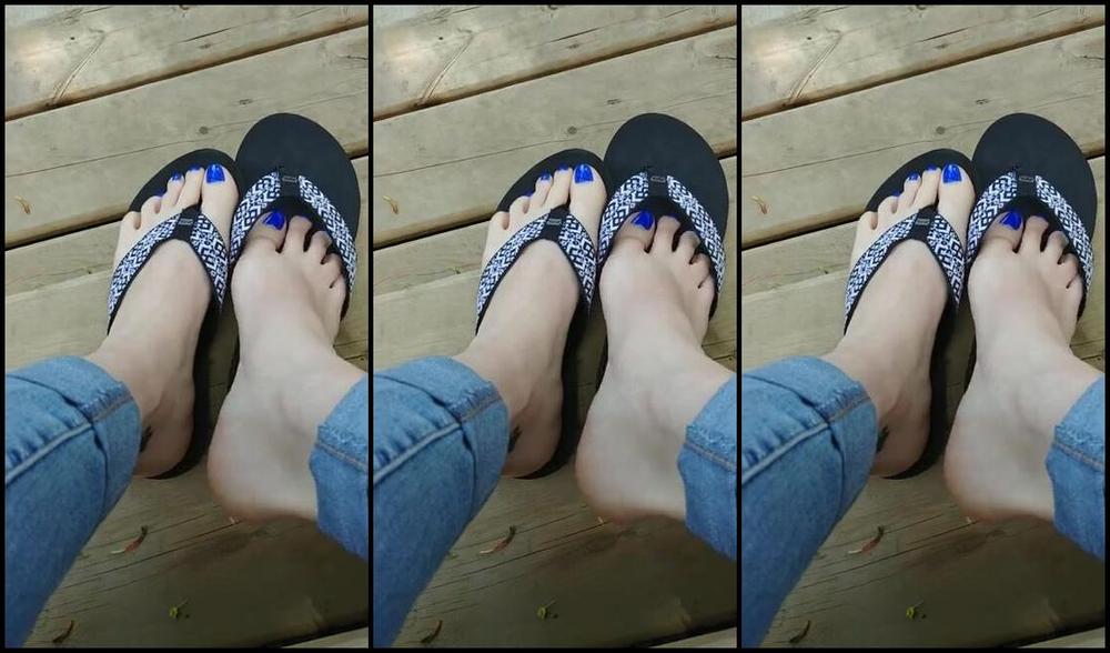 Sloans Paws Nicknamed Sloan Paws 06 01 2019 Onlyfans Video Watch Me Dangle My Favorite Pair Of Flip Flops
