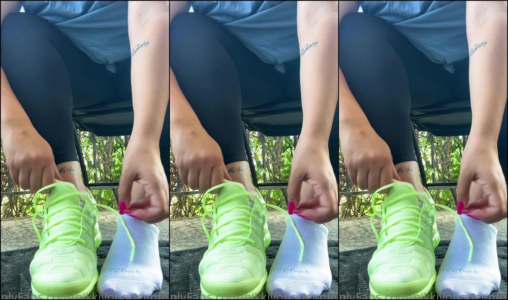 Nikkivonnails Mmmm Come Here Pathetic Foot Boy Come Smell My Shoes My Socks My Moist Feet Enjoy My Se