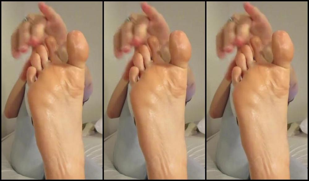 Neolasoles Nicknamed Neolasoles Onlyfans Putting Some Cream On My Feet