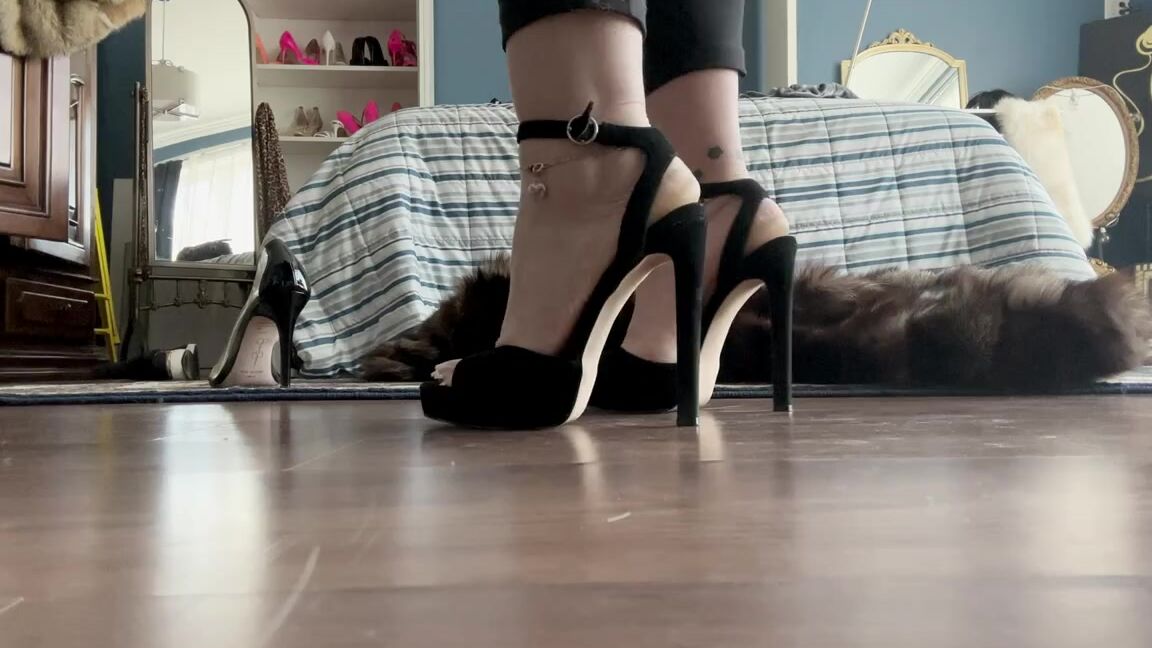 Tatianasnaughtytoes Nicknamed Tatianasnaughtytoes Onlyfans It S So Freezing Cold My Heating Hasn T Been Fixed As In Yet They Will Have To Replace The Ent