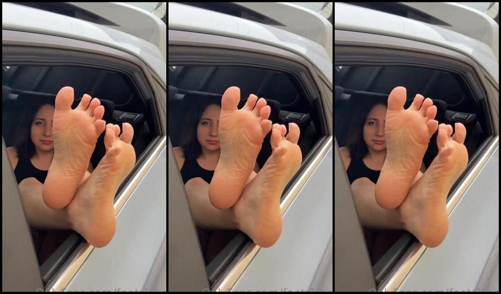Gia S Feet Nicknamed Footsiebab 06 16 2022 Onlyfans Video Self Worship In The Car