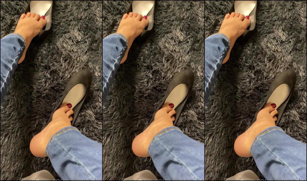 Hanna Hcri It S The Sound Of My Flats Touching My Soles For Me