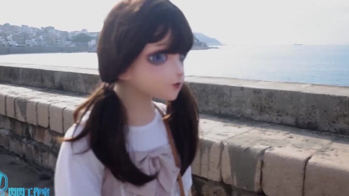 Studio Bling Daily Trivia Island Walking And Shooting With Kig Doll