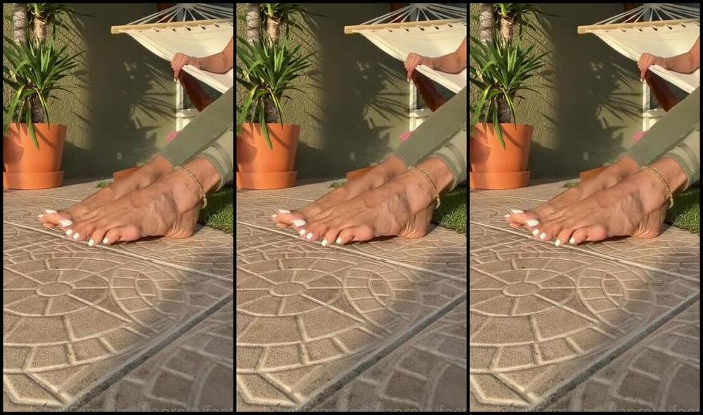Laprettyfeet4 Nicknamed Laprettyfeet4 Onlyfans Watch Me While I Chill