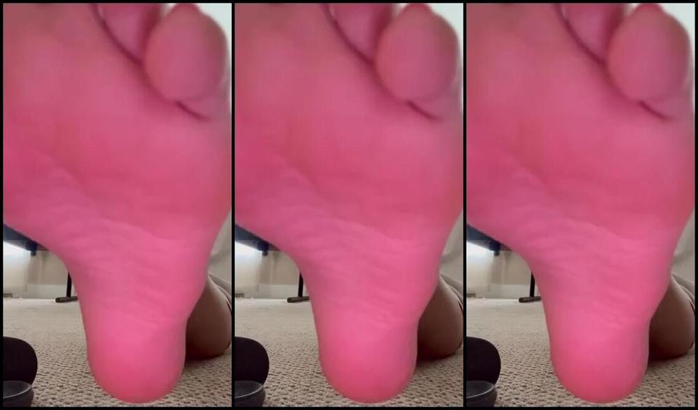 Footprincessx1 Nicknamed Footprincessx1 Onlyfans Good Morning Happy Thursday I Ll Post More Videos Like This If This Reaches The Target 2