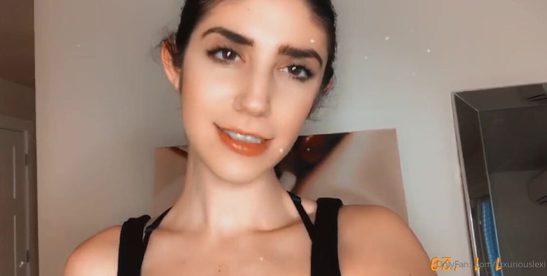 Luxuriouslexi Nicknamed Luxuriouslexi Onlyfans Id Spit On Them But That S Your Job 9