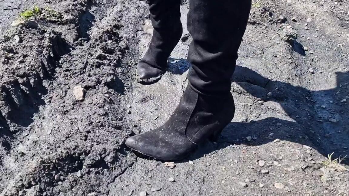Kats Worn Heels Nicknamed Katswornheels Onlyfans Out Having Some Muddy Fun In My Thigh High Suede Stiletto Boots