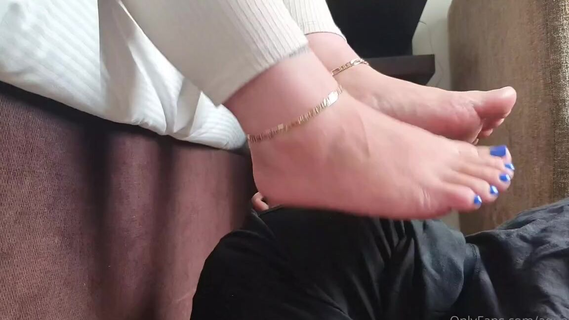 Aqua Ldn Onlyfans Under My Feet 2N