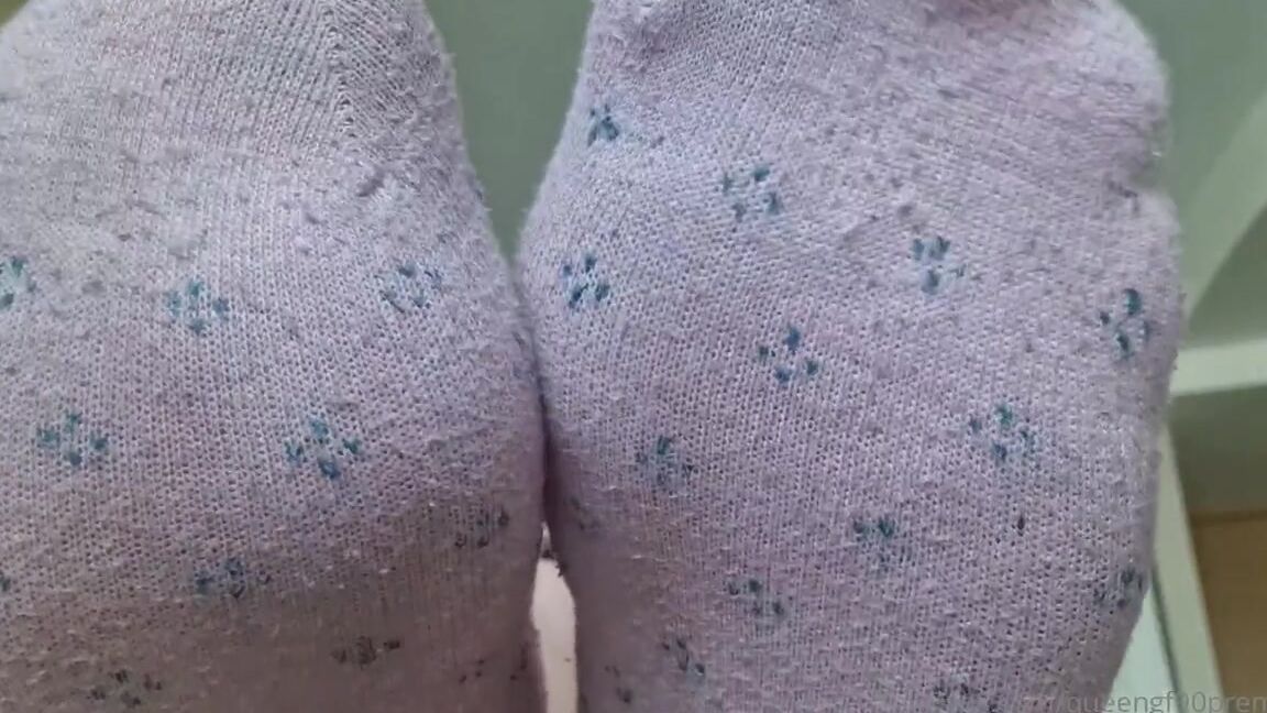 The Foot Queen Of England Aka Queengf90Premium Onlyfans The Most Scented Trainers Youll Ever Smell