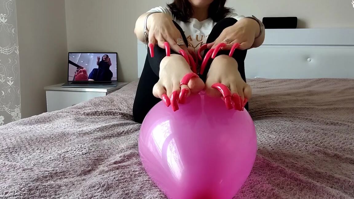 Lora Long Nails Nicknamed Loralongnails Onlyfans Playing With A Balloon And Long Nails