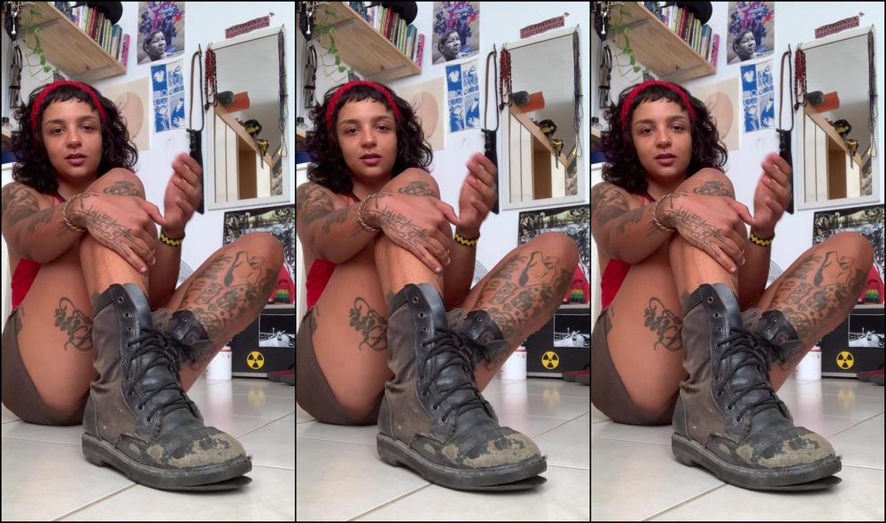 Elektra 7 3657920814 01 21 2025 Taking Off My Boots After A Long Day Just Walking Around