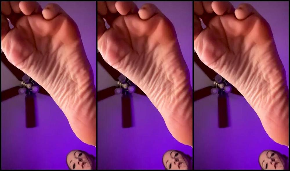 Xomistressmandi Onlyfans I Know You All Liked This View Last Time I Did It So Heres More Wrinkled Soles For You Imagine Z