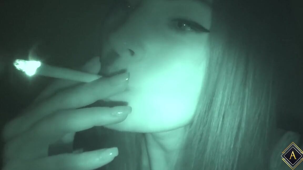 Abbiecat Onlyfans Night Shot Smoking I Have Guests Today In My House And They Hate Even The Smell
