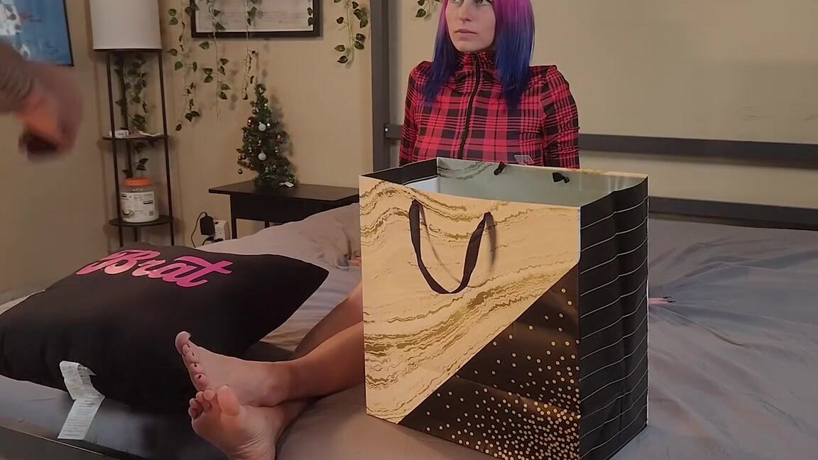 Goddessbbgrl Onlyfans 10 Days Of Xxxmas Day 2 Brats Pink Pillow Featuring Foot Worship Foot Fetish And Ignoring Him