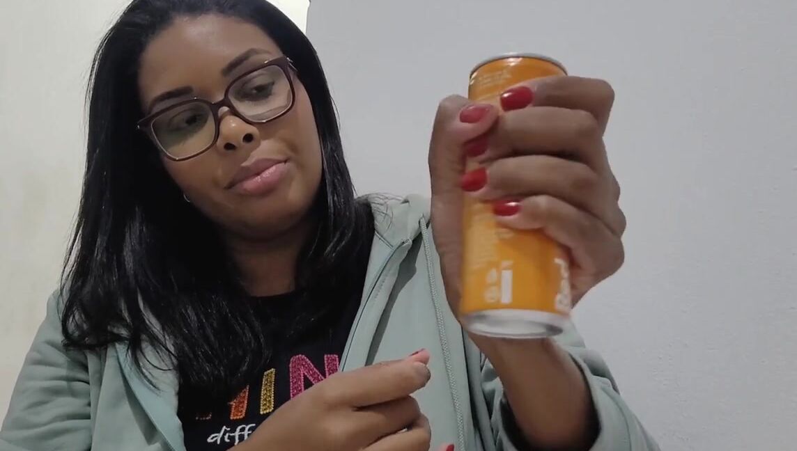 Laura Azevedo Nicknamed Lauraazevedoqueen Foot Fetish 10 26 2023 Onlyfans Video Comparing The Size Of Some Foods To The Size Of My Hands