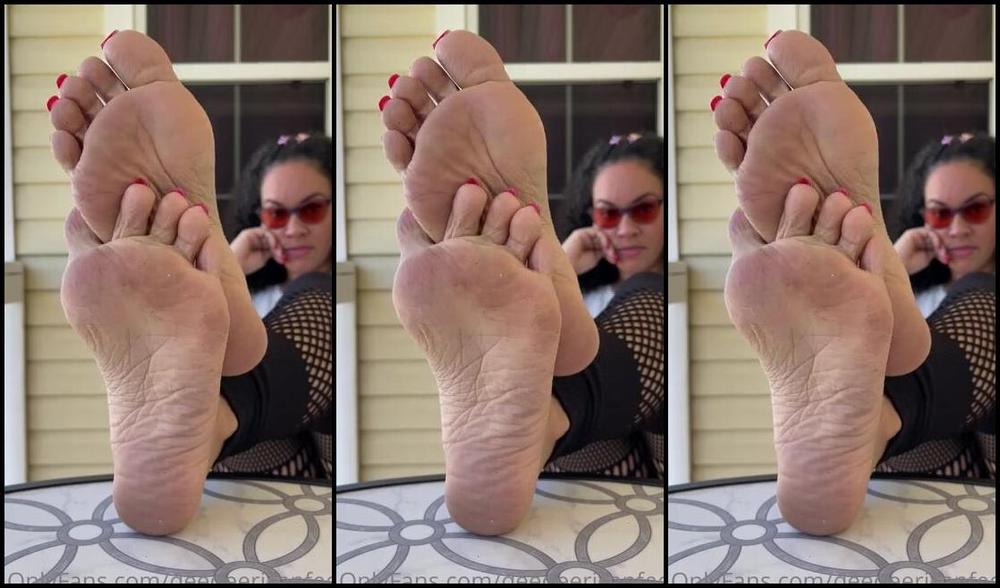 Deedeericanfeet Onlyfans Not A Request Feet Propped Wit Semi Dirty Soles And One Of My Fav Vids Outside On My Porch Thi