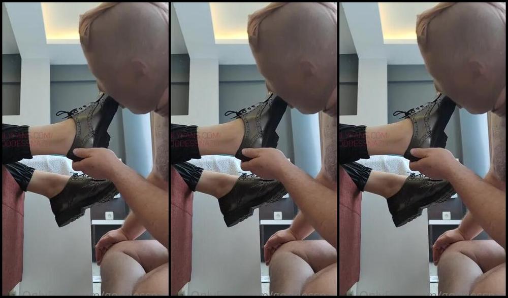 Onlyfans Model Goddess Nazli Aka Goddessnazli Lse Ayakkabilarimi Dlyle Temzlettm It Used Its Tongue To Clean My Old Highschool Shoes Vidub