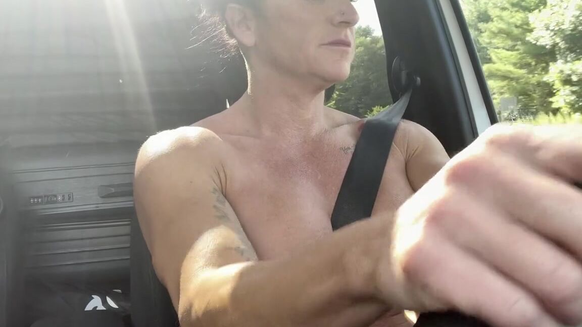 Kandy Legs Aka Kandylegsxxx Onlyfans This Is How I Deal With Traffic I Take My Top Off