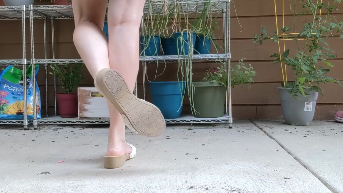 Premiumbrandy Onlyfans Dr Scholls Walking Video Walking Around Out On The Patio My Dr Scholls Smacking My Soles As I Wal