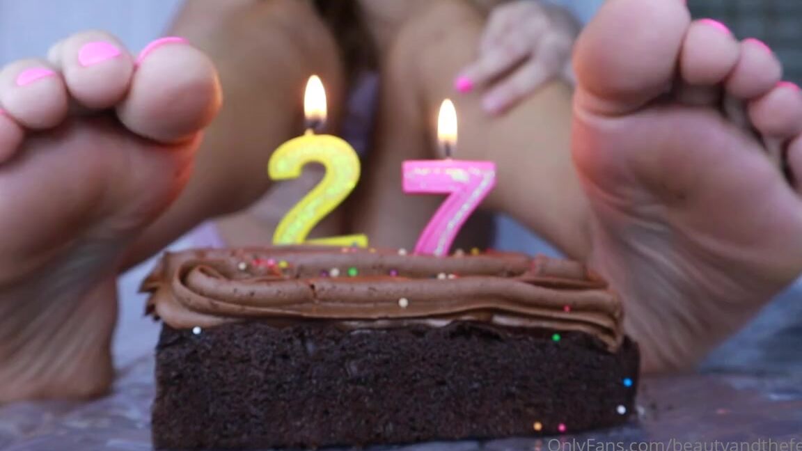 Beautyandthefeet13 Onlyfans I Think It S Time You Get On Your Knees To Your Goddess And Eat This Cake Off Her Toes Cake Smash