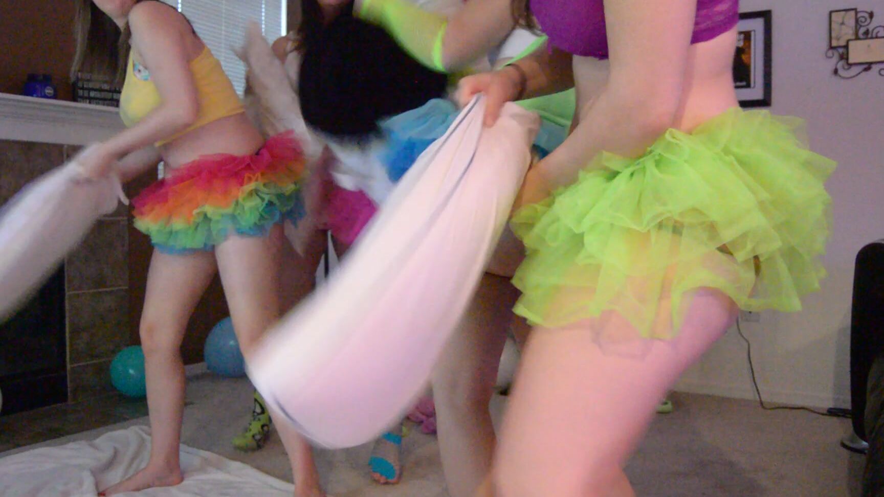 Big Boobs, Cat Fighting, Fetish, Pillow Fights, Teens mandybabyxxx sexy girl pillow fight ManyVids