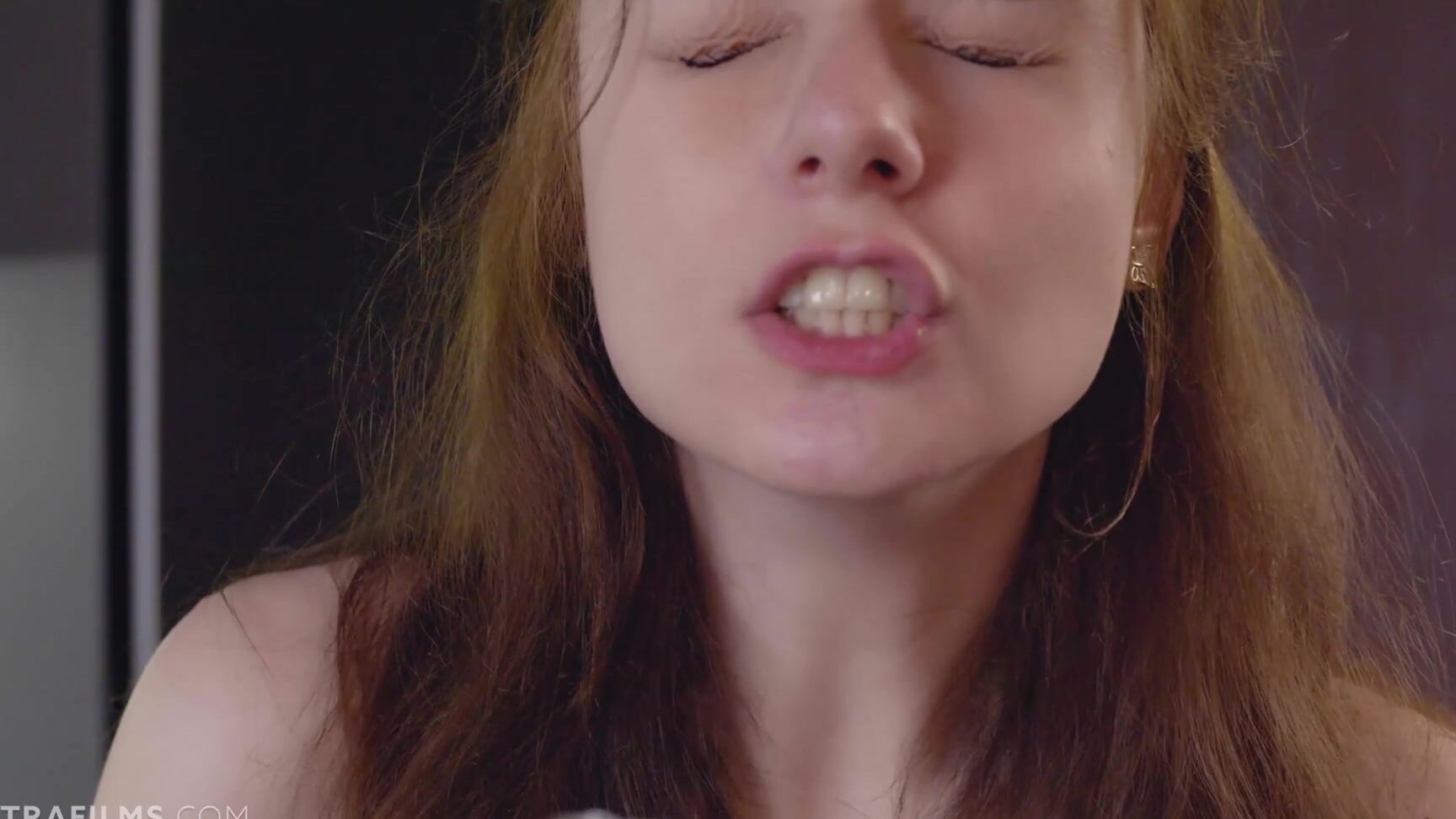 Shaved Pussy, Solo, Masturbation Sienna Kim - Puffy Nipples Queen SiteRip