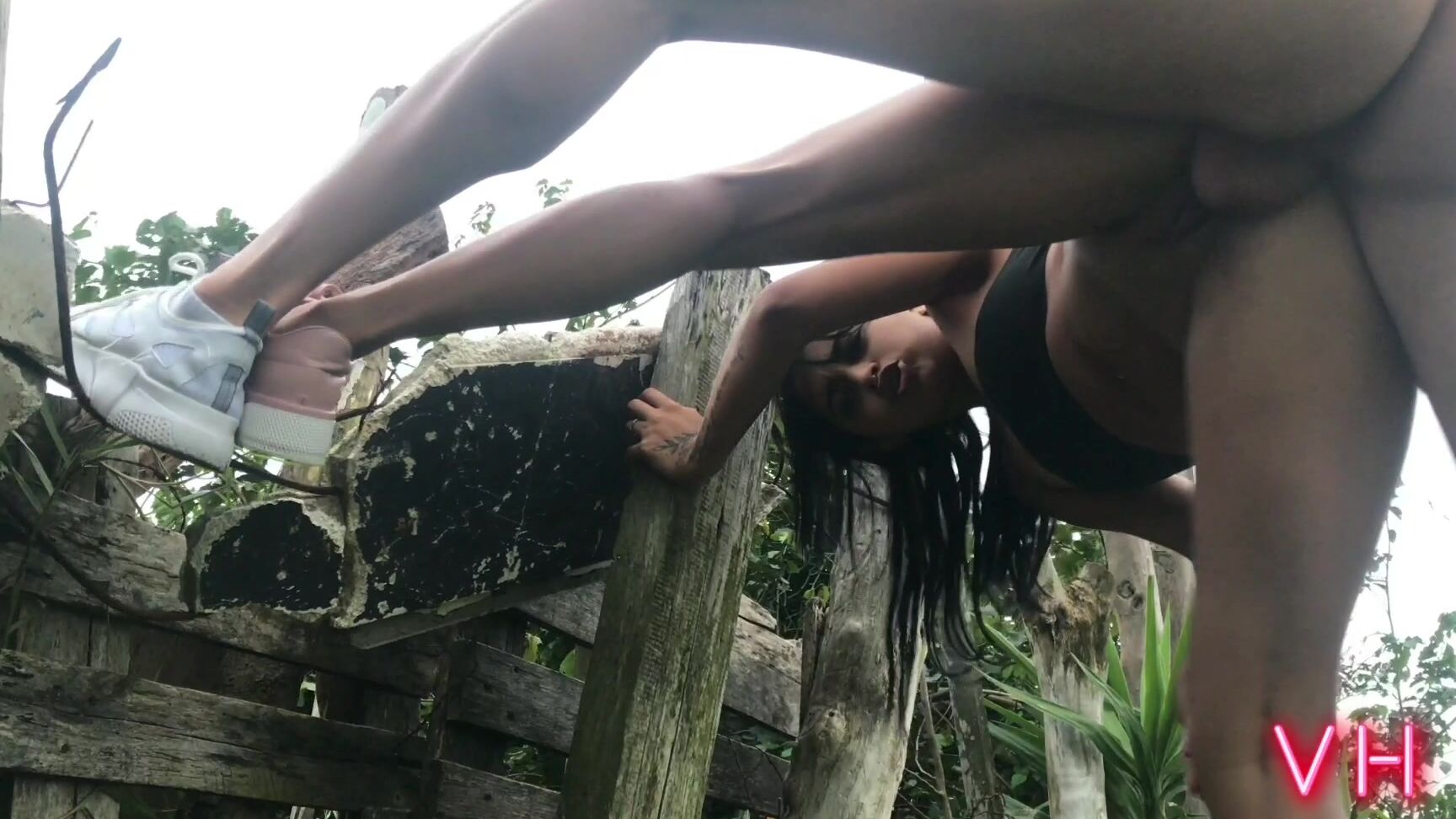 18 & 19 Yrs Old,Amateur,Bareback,Hardcore,POV victorhugo i found it in the park i took her to the ManyVids