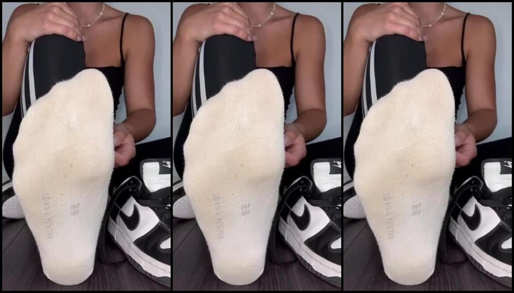 Sarina Jones Nicknamed Sarinajones 07 24 2024 Onlyfans Video These Dunks Has To Be Taken Off You Have To See My Sweaty Socks Theyre Wet