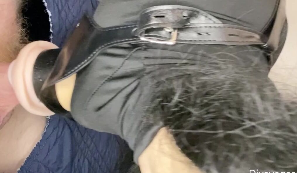 Divavegasgh Airline Pilot Tries My Pussymouth