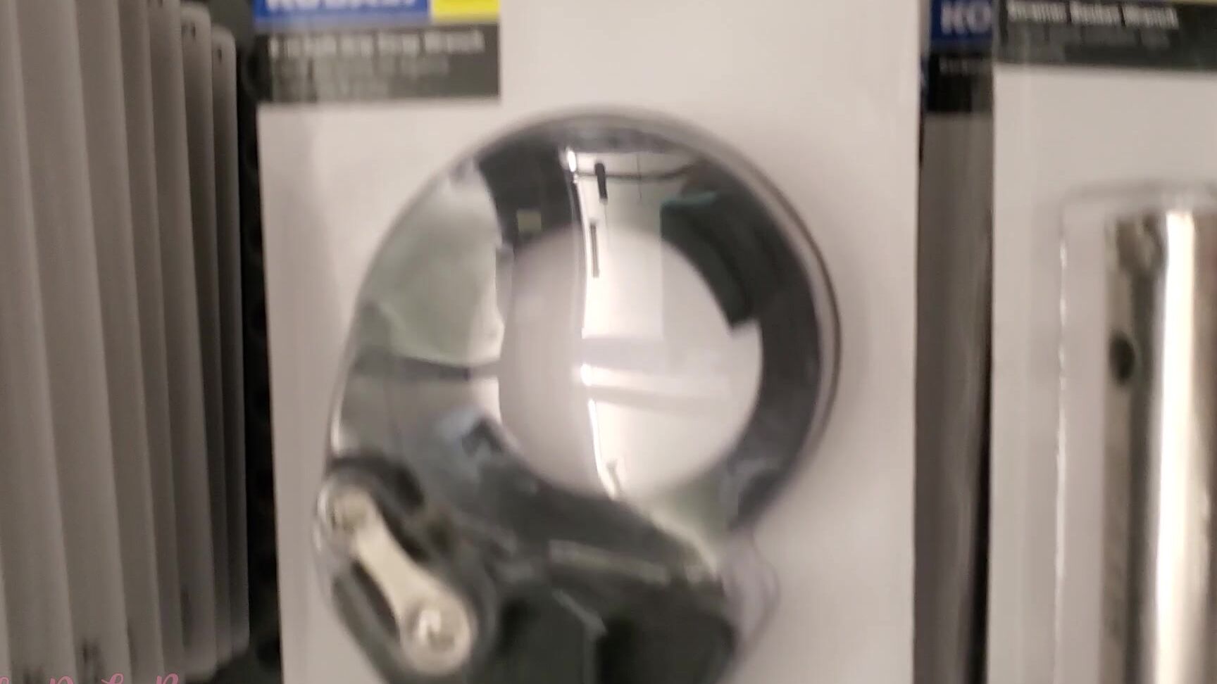 Lola DeLaRosa_Fucking-Myself-With-Tools-At-The-Store